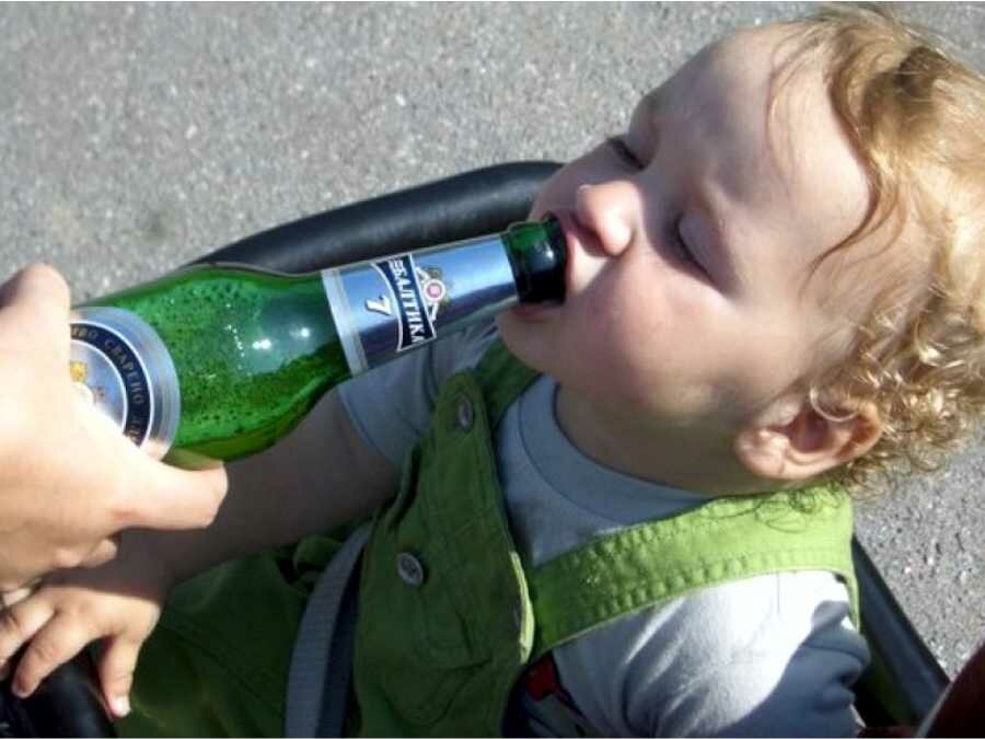 Алкоголизм родителей опасен тем, что от него страдают дети